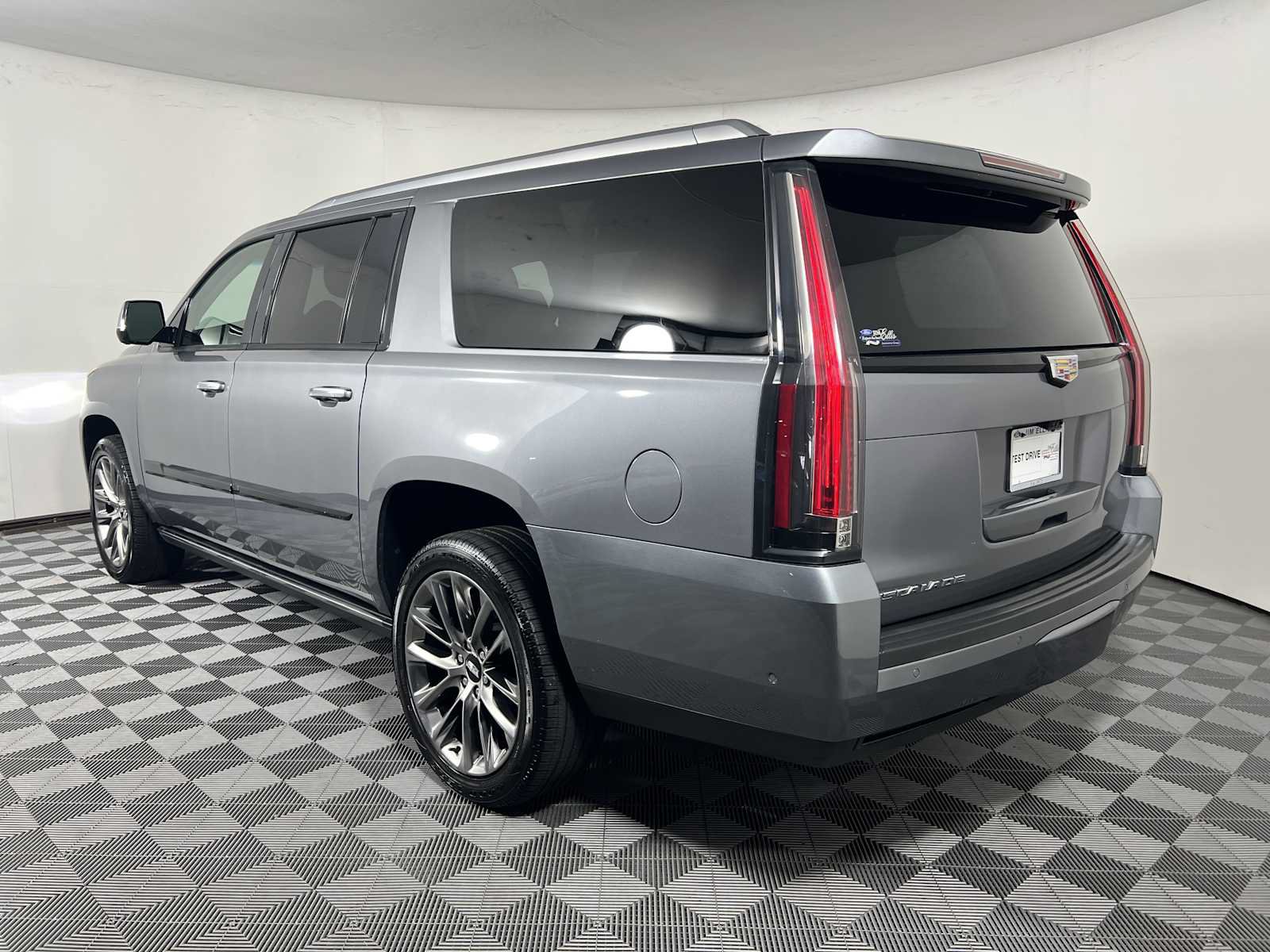 Used 2020 Cadillac Escalade ESV Premium Luxury w/ Escalade Sport Edition RWD image 9
