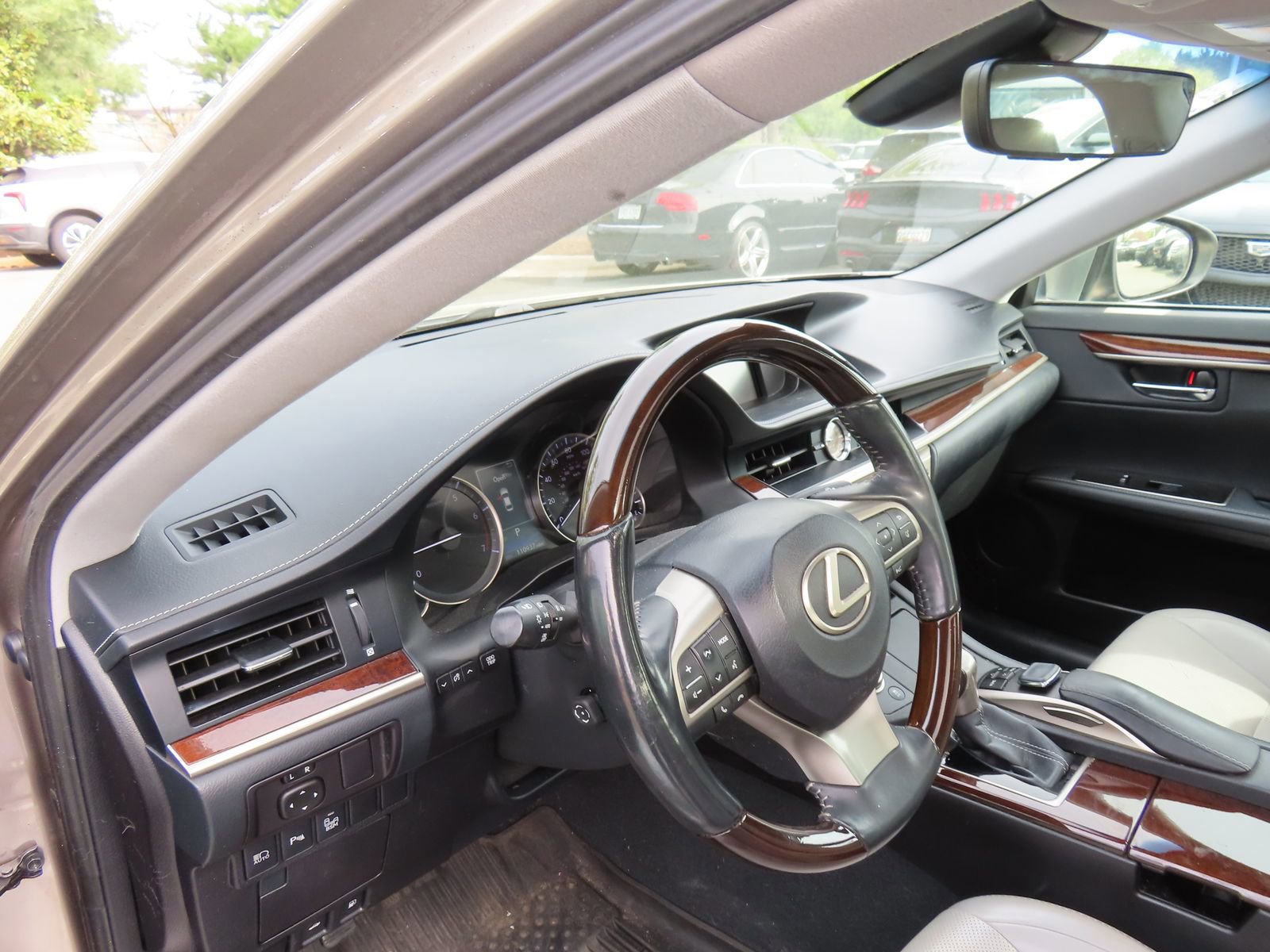 Used 2017 Lexus ES 350 w/ Luxury Package FWD image 15