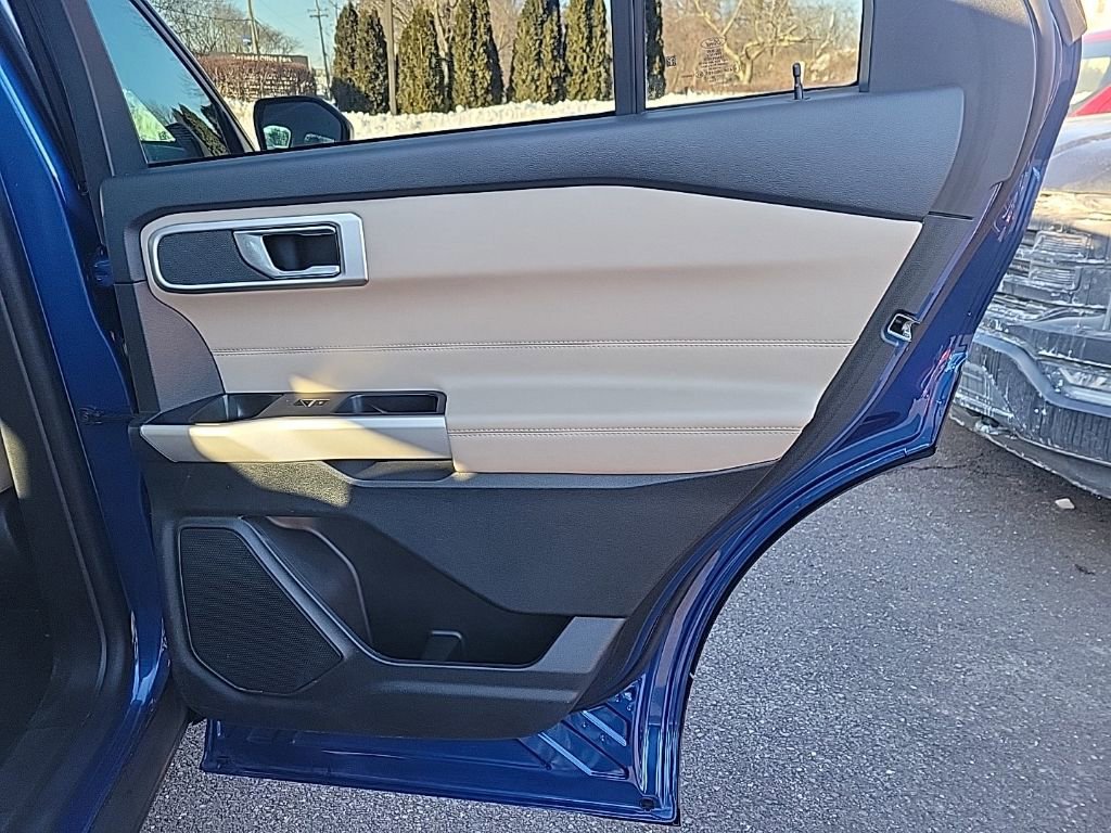 Certified 2023 Ford Explorer XLT w/ Class IV Trailer Tow Package image 16