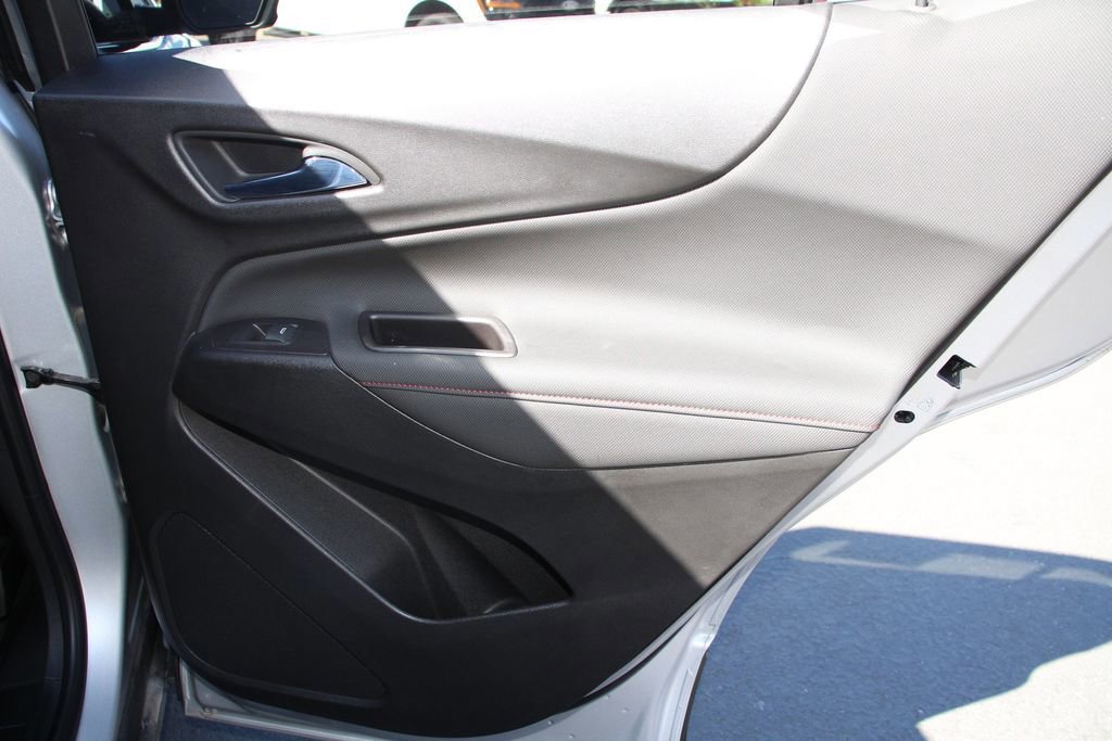 Used 2022 Chevrolet Equinox RS w/ Infotainment Package image 26