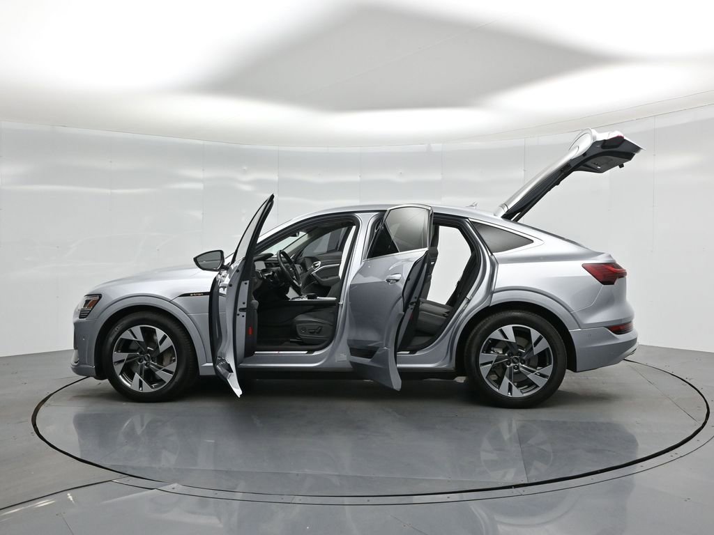 Used 2022 Audi e-tron Premium Plus image 37