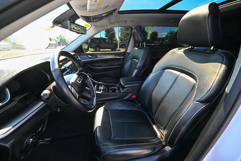Used 2022 Jeep Grand Cherokee L Limited w/ Luxury Tech Group II AWD/4WD image 19
