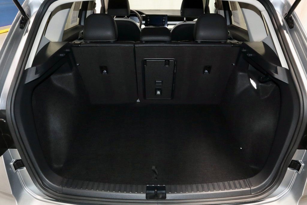 Used 2025 Volkswagen Taos SE image 14