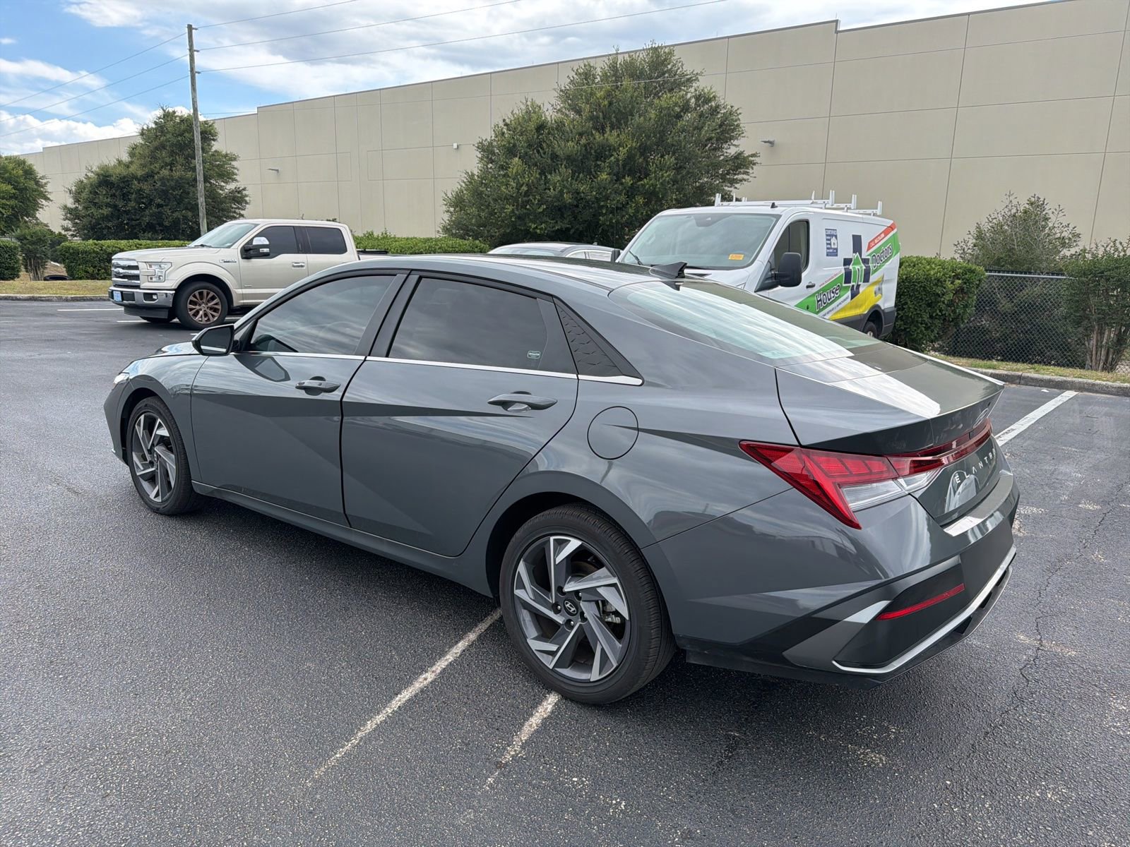 Used 2025 Hyundai Elantra SEL FWD image 12