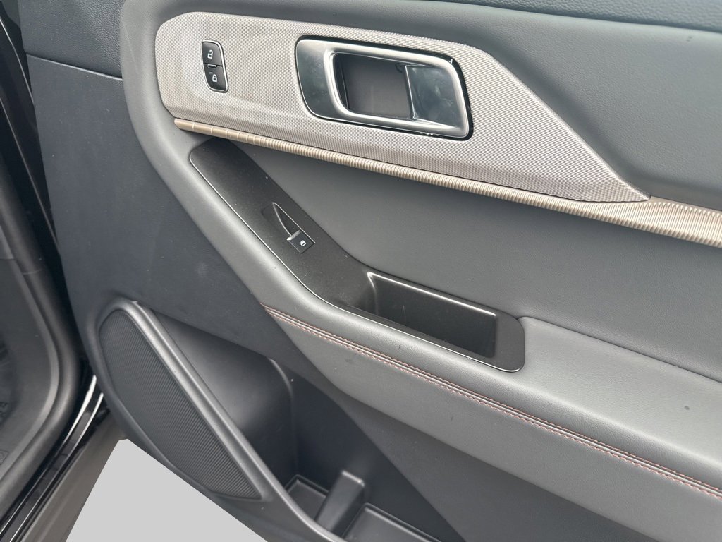 Certified 2025 Ford Explorer Active w/ Active Comfort Package image 9