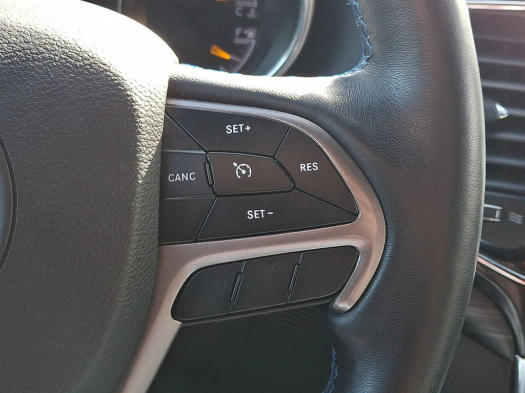Used 2019 Jeep Grand Cherokee Laredo AWD/4WD image 47