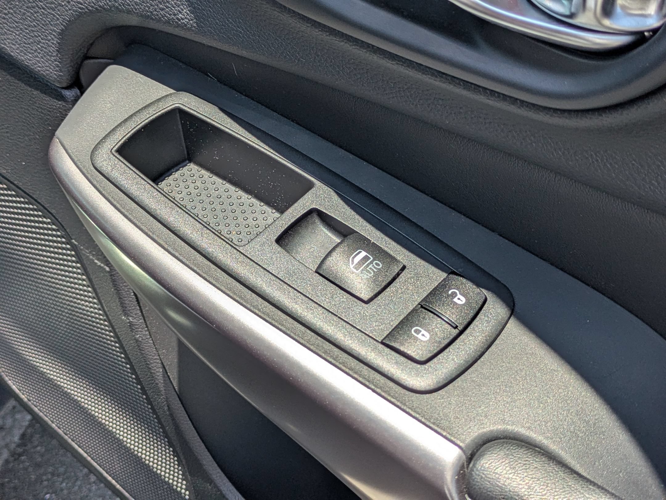 Used 2019 Jeep Cherokee Limited AWD/4WD image 40