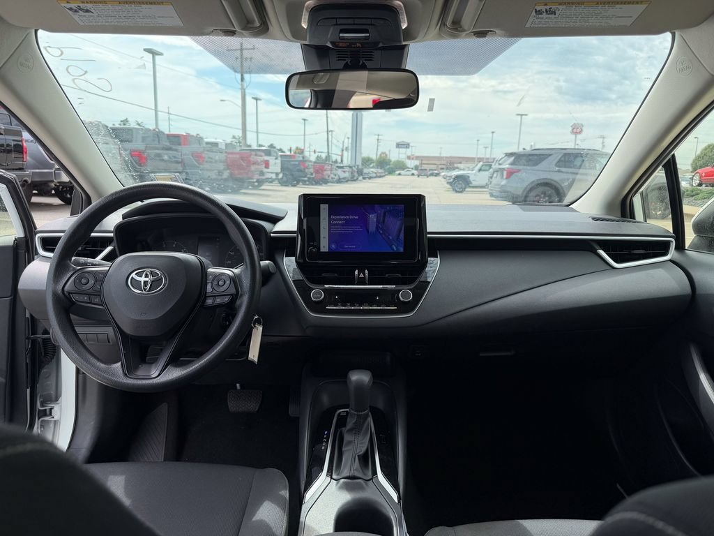 Used 2025 Toyota Corolla LE FWD image 26
