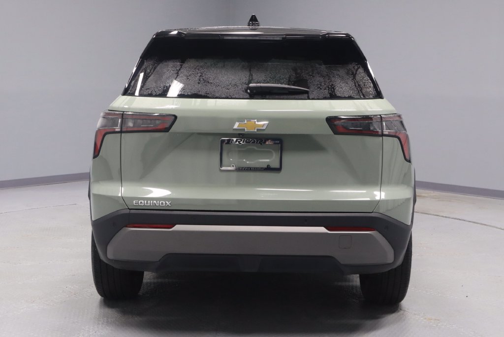 Used 2025 Chevrolet Equinox LT FWD image 7
