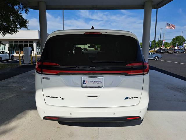 Used 2024 Chrysler Pacifica Limited FWD image 5