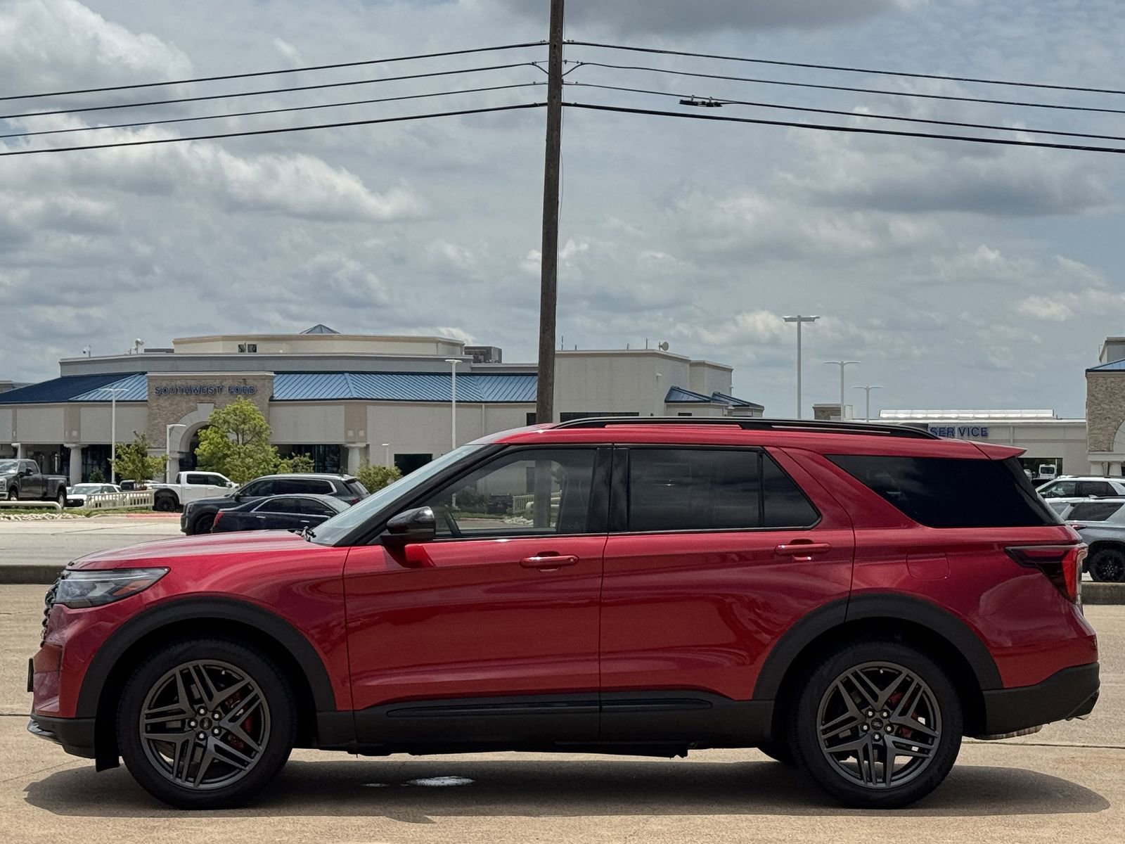 Certified 2025 Ford Explorer ST AWD/4WD image 7