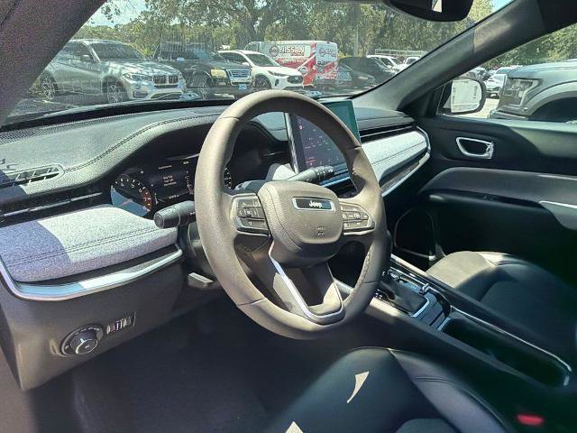 Used 2023 Jeep Compass Latitude w/ Convenience Group AWD/4WD image 9