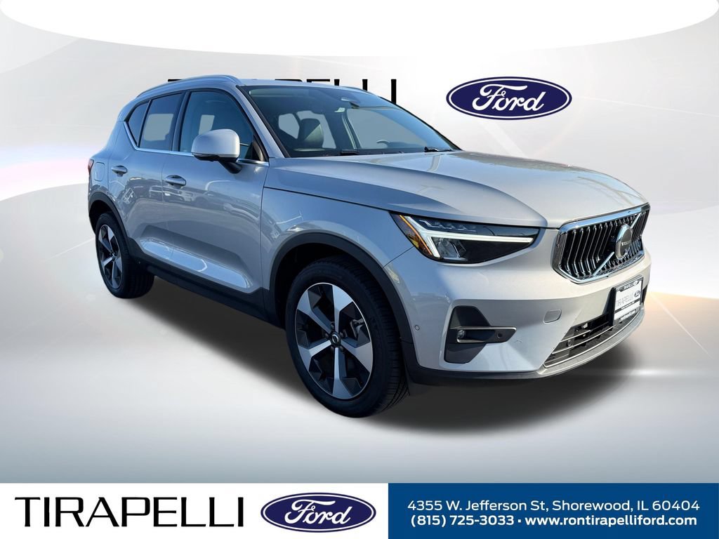Used 2025 Volvo XC40 B5 Plus AWD/4WD image 4