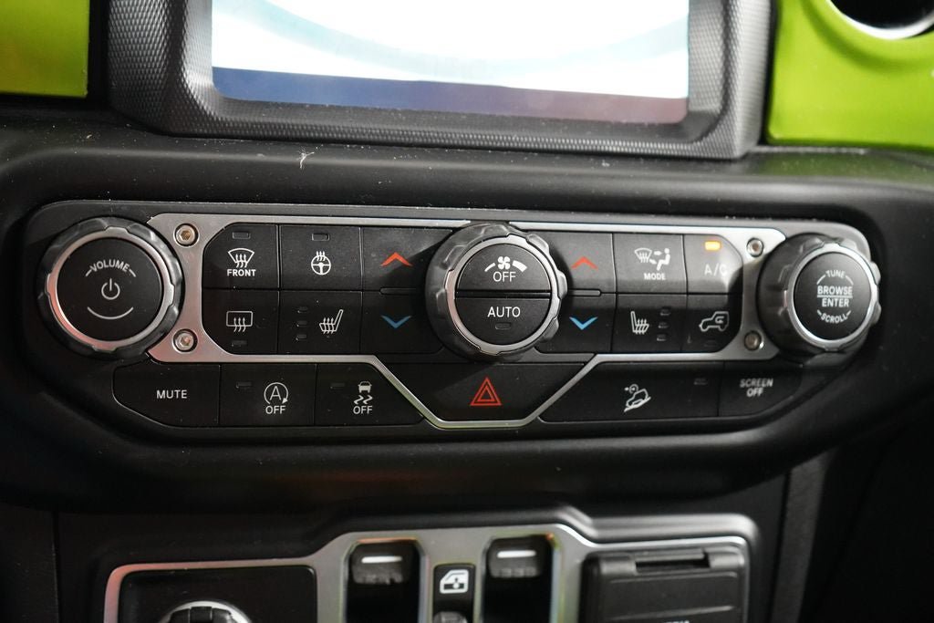 Used 2020 Jeep Wrangler Unlimited Sahara w/ Dual Top Group AWD/4WD image 17