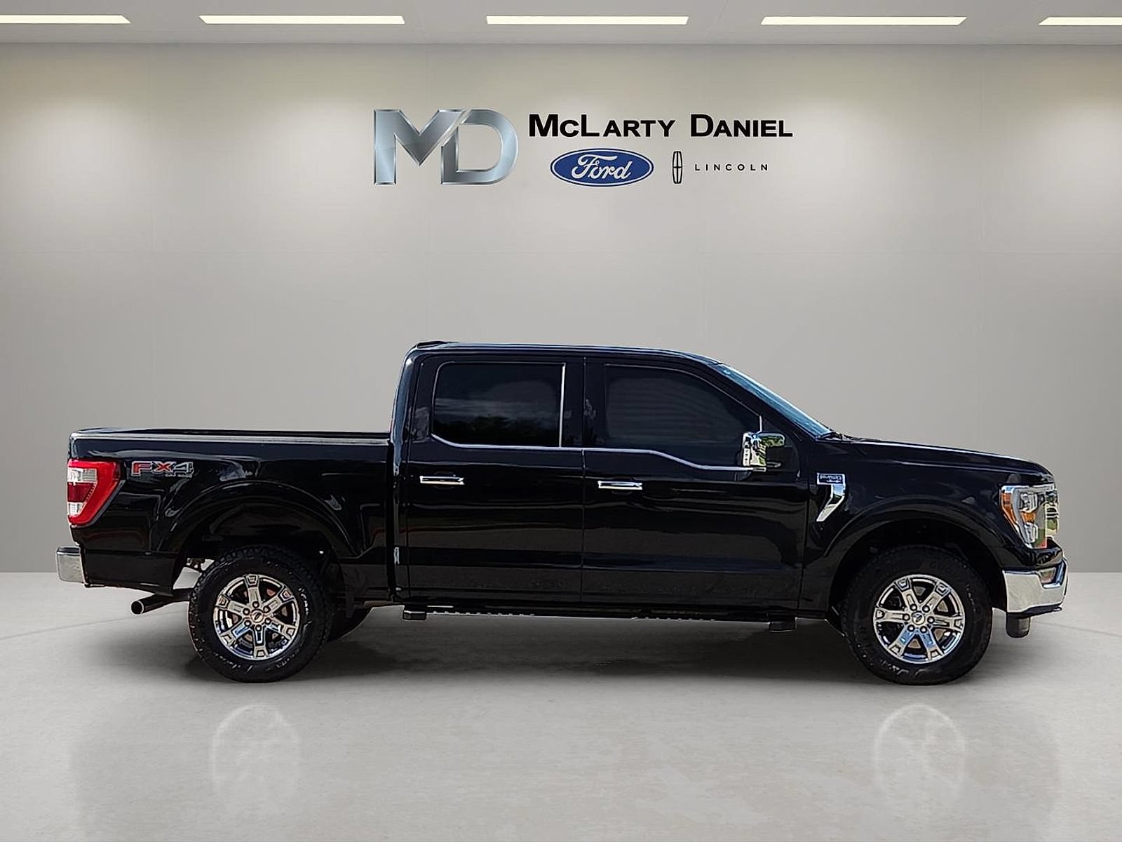 Certified 2023 Ford F150 Lariat w/ FX4 Off-Road Package AWD/4WD image 6