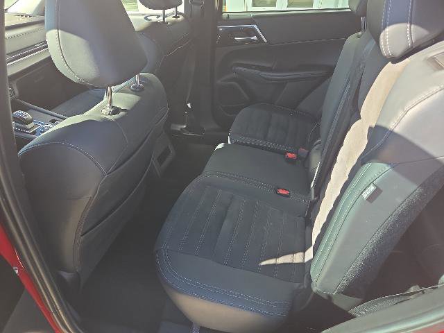 Used 2023 Mitsubishi Outlander SE image 13