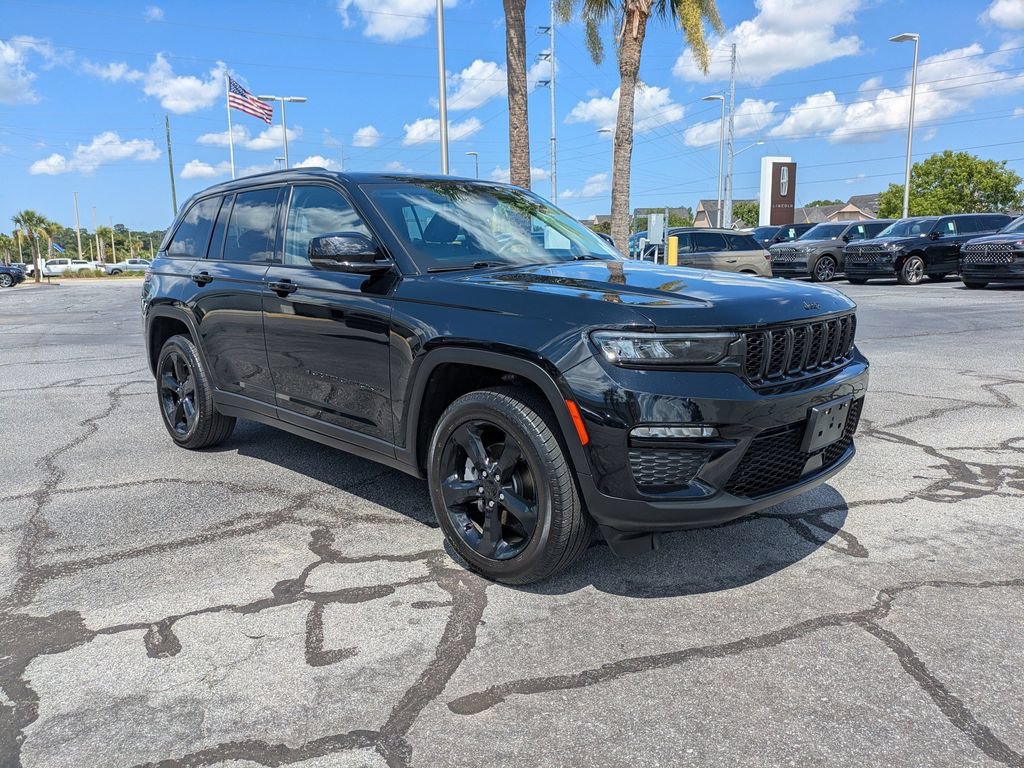 Used 2023 Jeep Grand Cherokee Limited w/ Black Appearance Package AWD/4WD image 2