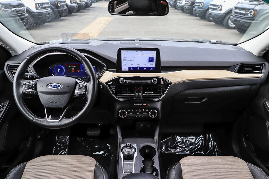 Certified 2022 Ford Escape Titanium w/ Titanium Premium Package FWD image 17