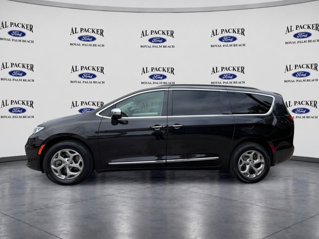 Used 2023 Chrysler Pacifica Limited AWD/4WD image 12