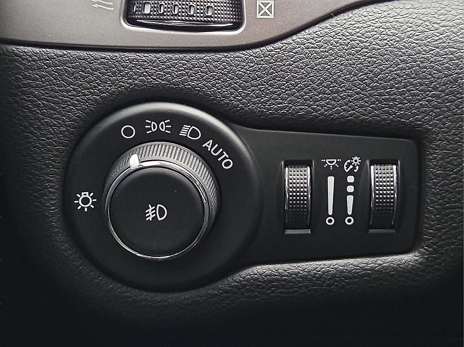 Used 2020 Jeep Cherokee Latitude Plus w/ Cold Weather Group image 21