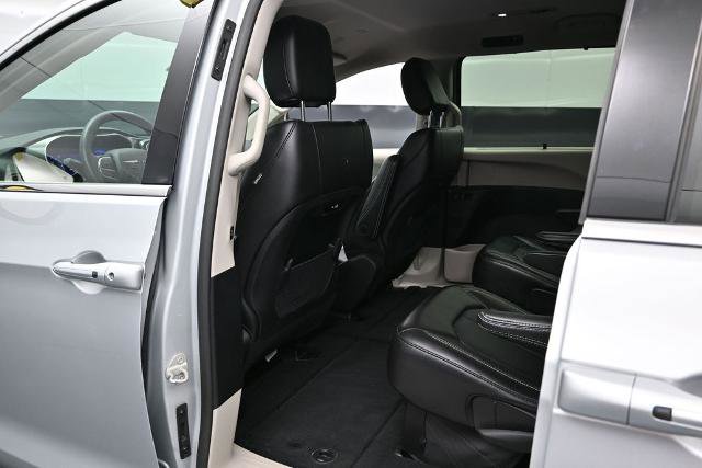 Used 2024 Chrysler Pacifica Touring-L FWD image 22