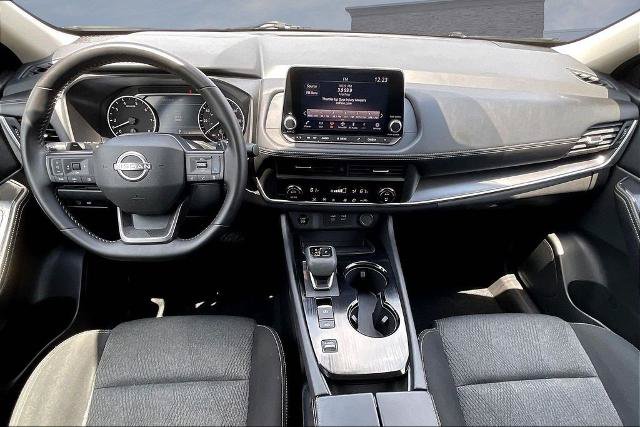 Used 2025 Nissan Rogue SV FWD image 7