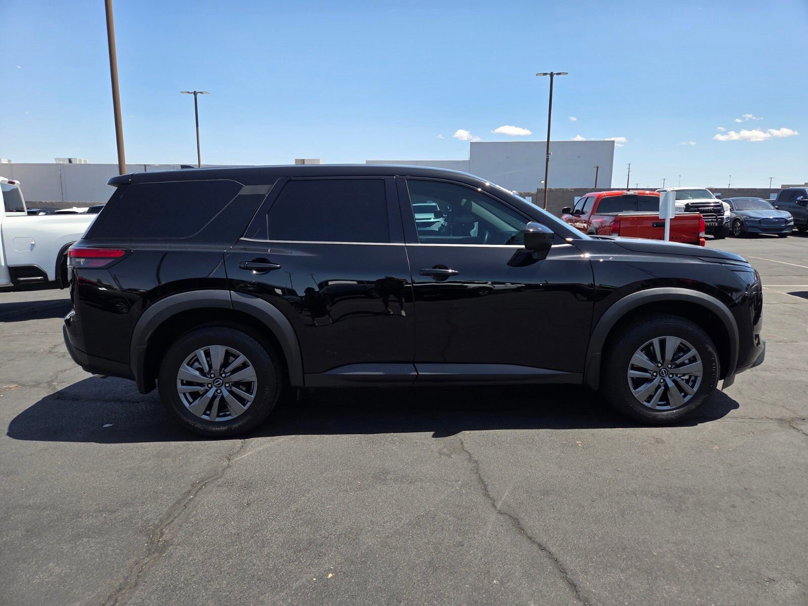 Used 2024 Nissan Pathfinder S FWD image 6