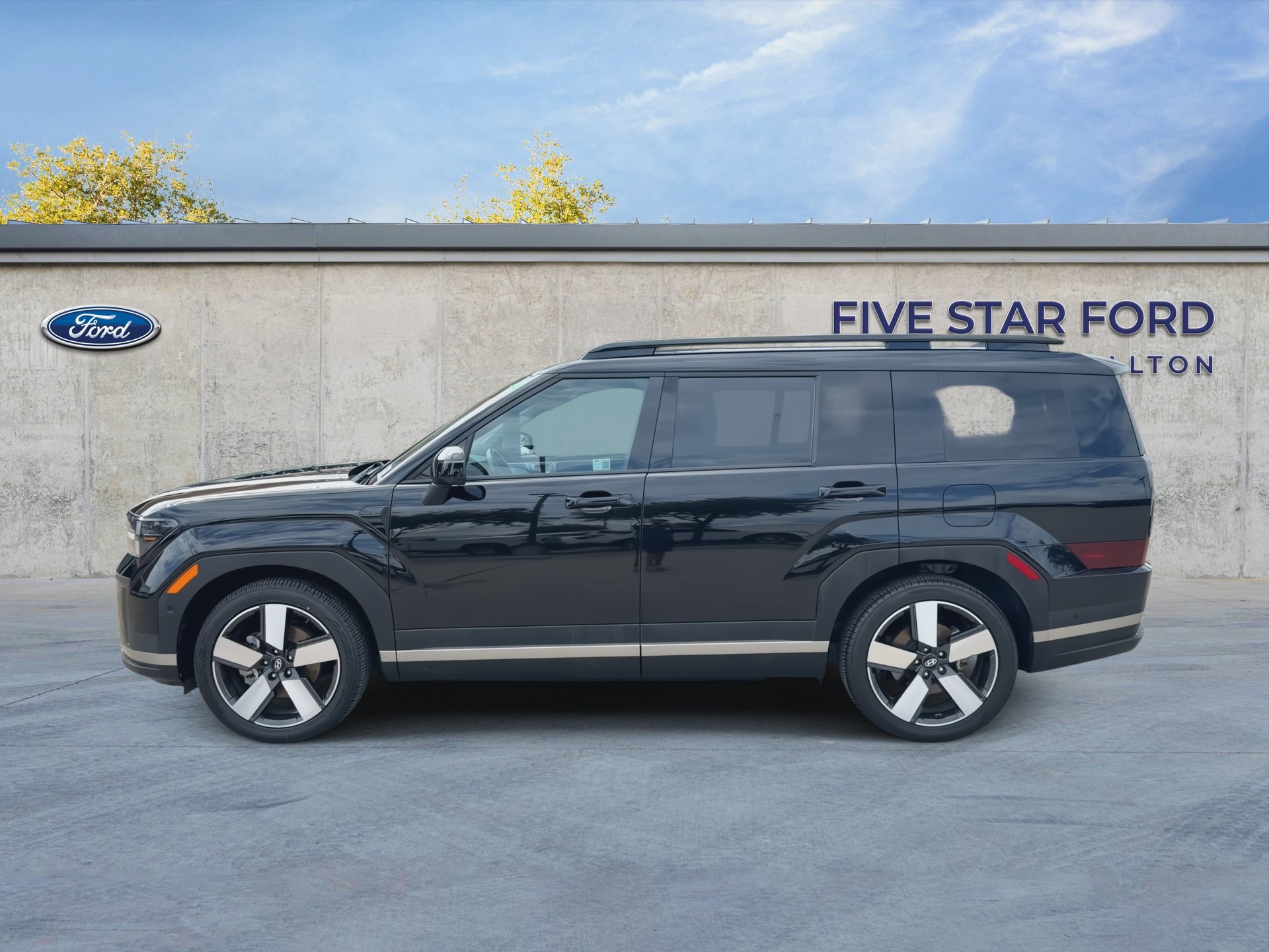 Used 2025 Hyundai Santa Fe Limited FWD image 5