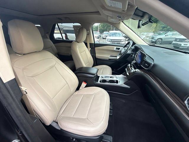 Certified 2022 Ford Explorer Limited w/ Equipment Group 301A AWD/4WD image 12