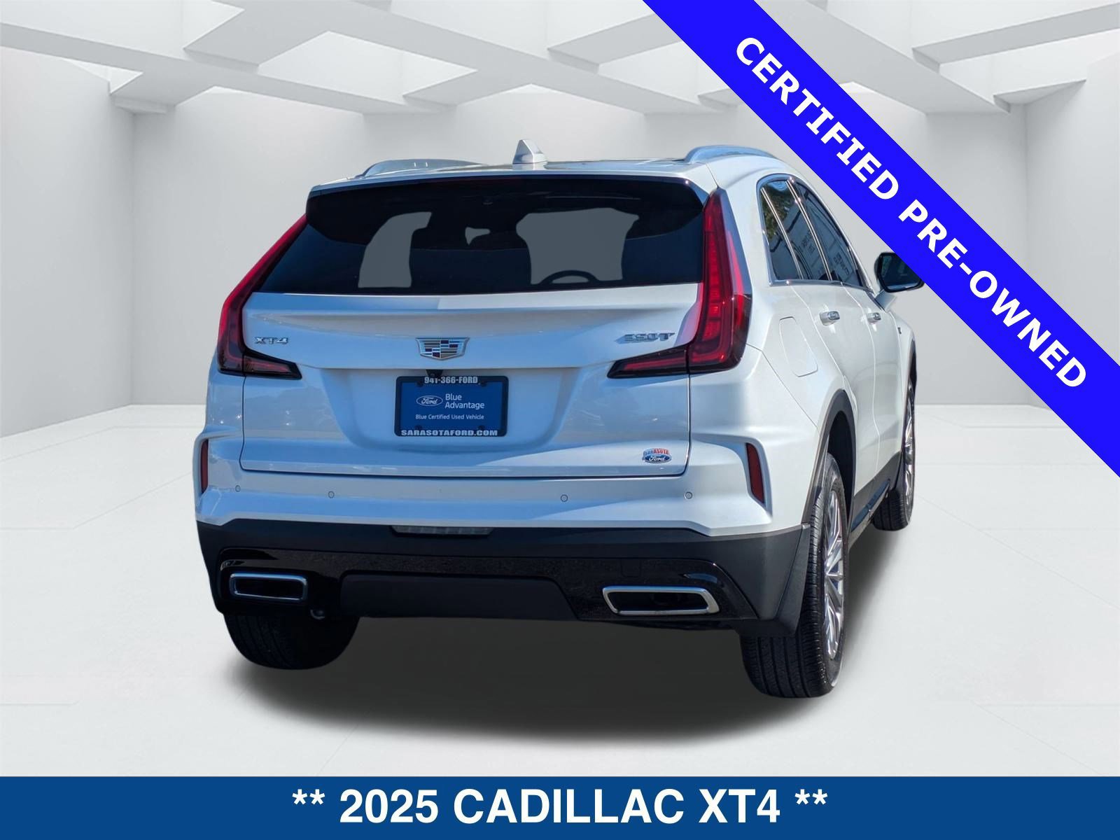 Used 2025 Cadillac XT4 Premium Luxury image 5