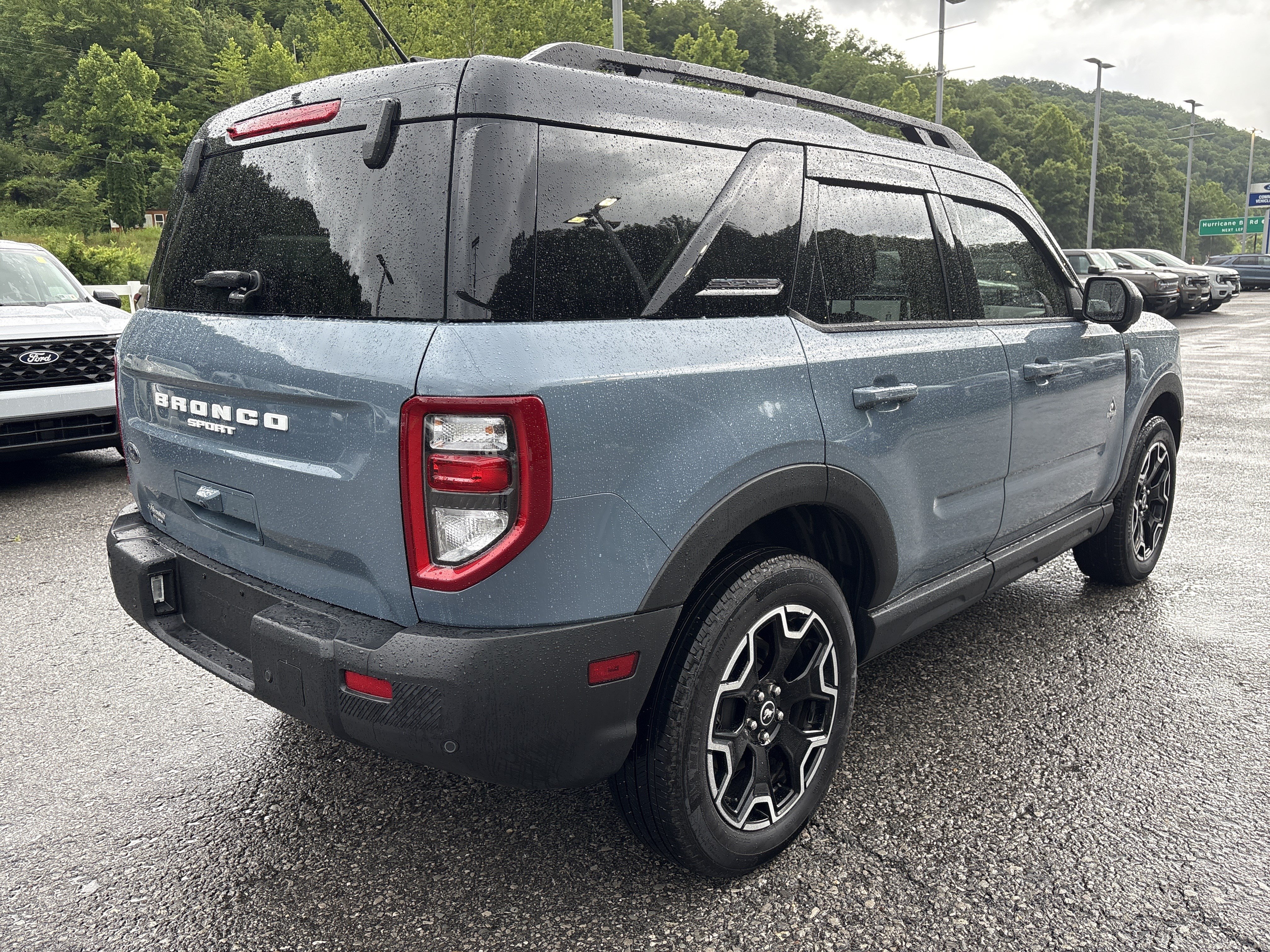 Certified 2025 Ford Bronco Sport Outer Banks w/ Outer Banks Tech Package+ AWD/4WD image 4