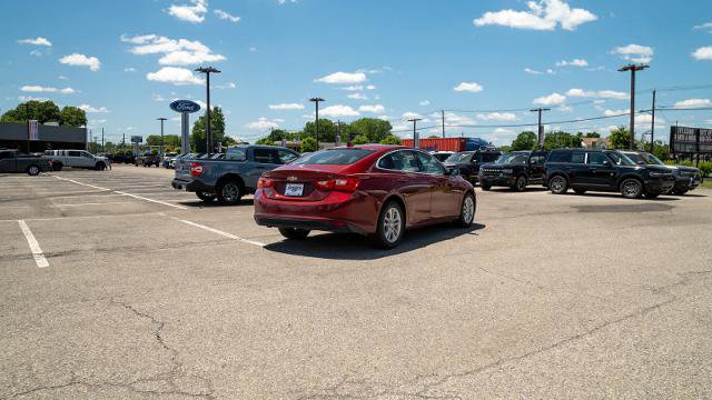 Used 2017 Chevrolet Malibu LT FWD image 6