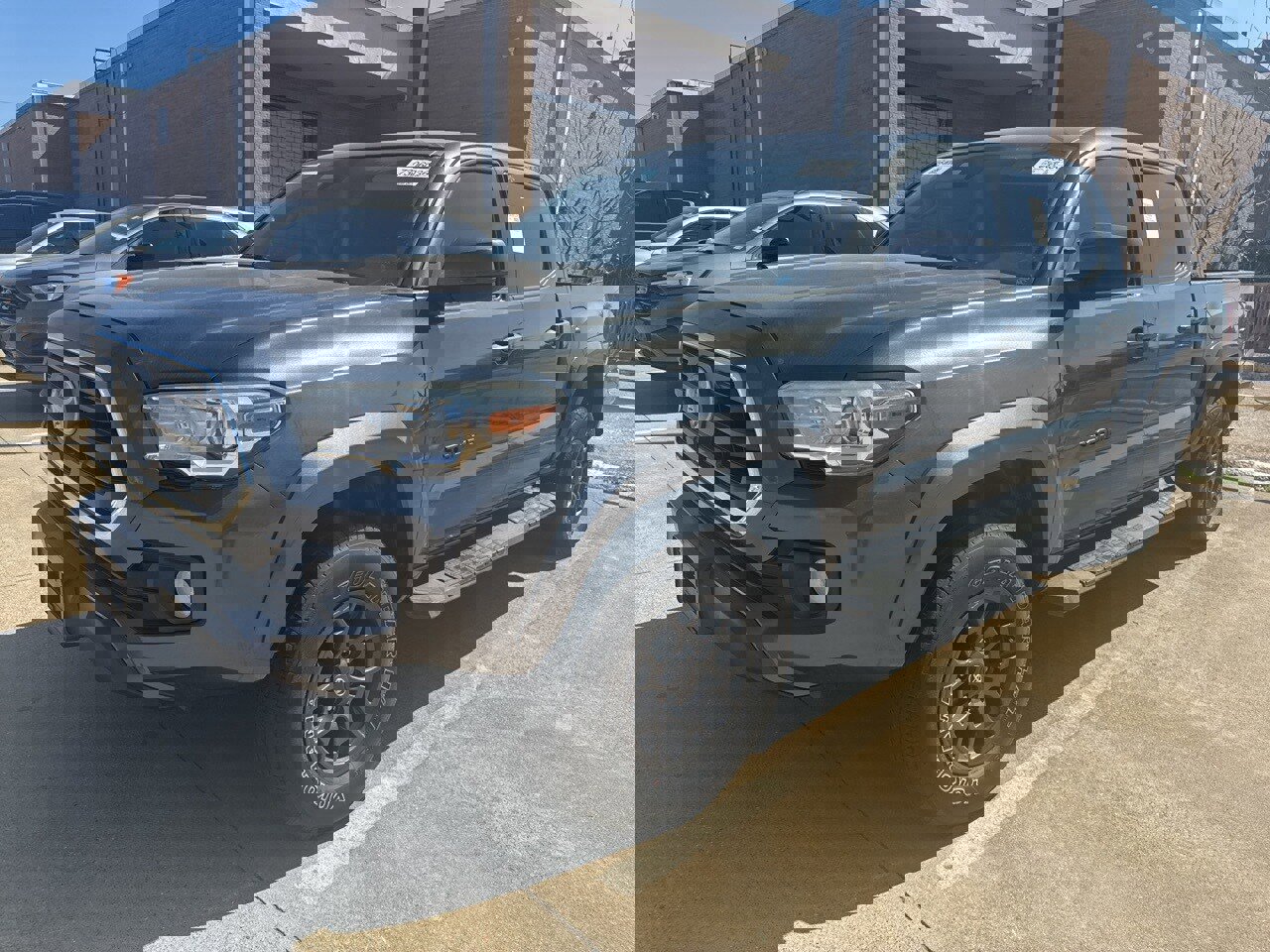 Used 2018 Toyota Tacoma SR5 image 1