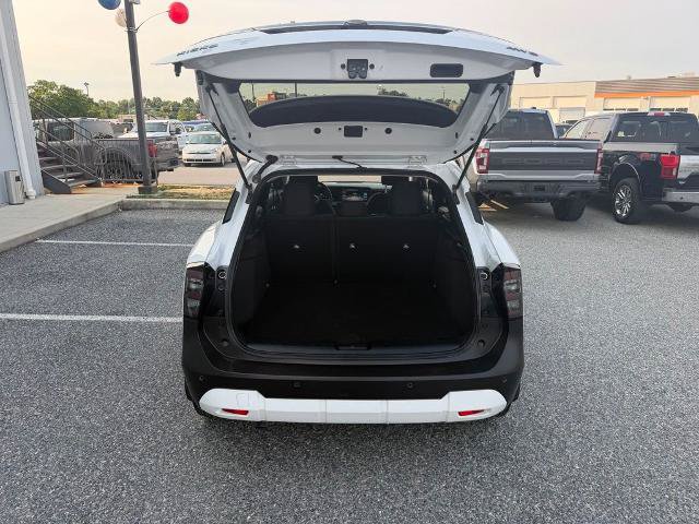 Used 2025 Nissan Kicks SV AWD/4WD image 9