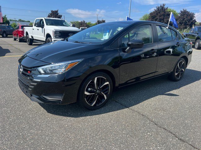 Used 2024 Nissan Versa SR FWD image 3