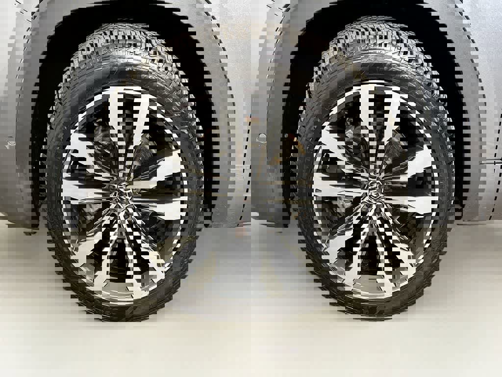 Used 2021 Volkswagen Atlas SEL Premium image 11