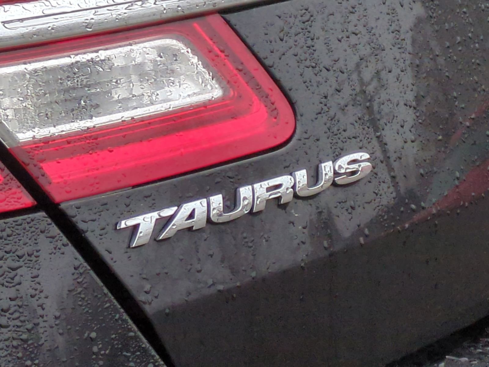 Certified 2018 Ford Taurus SEL image 15