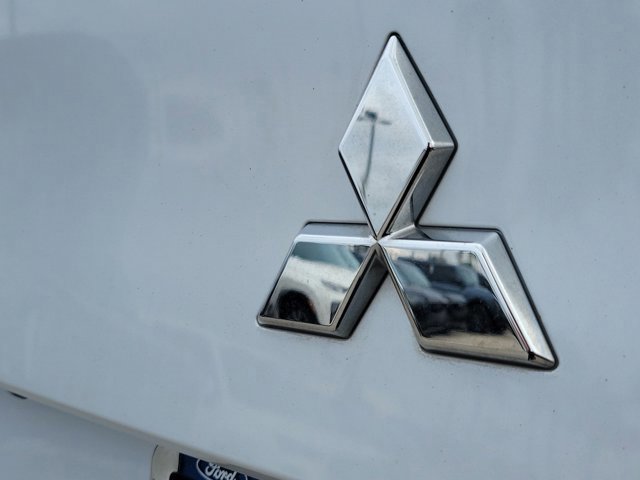 Used 2023 Mitsubishi Outlander SE image 12