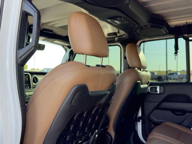 Used 2023 Jeep Gladiator Rubicon AWD/4WD image 19