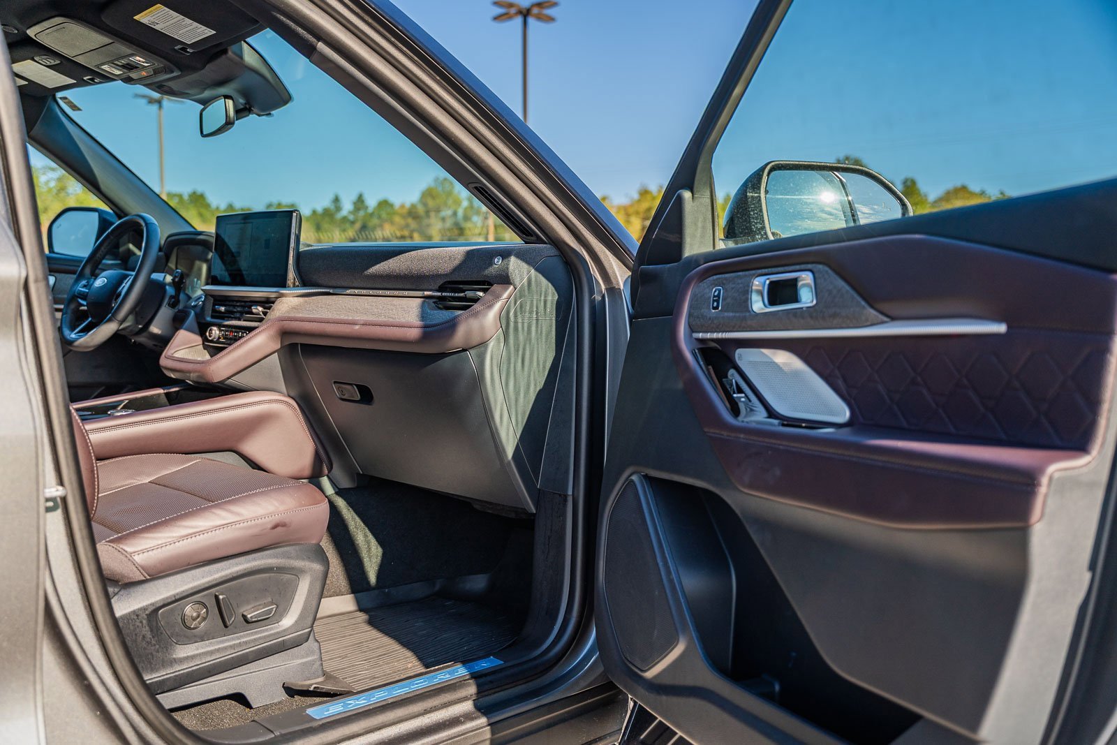 Certified 2025 Ford Explorer Platinum w/ Ultimate Package image 15