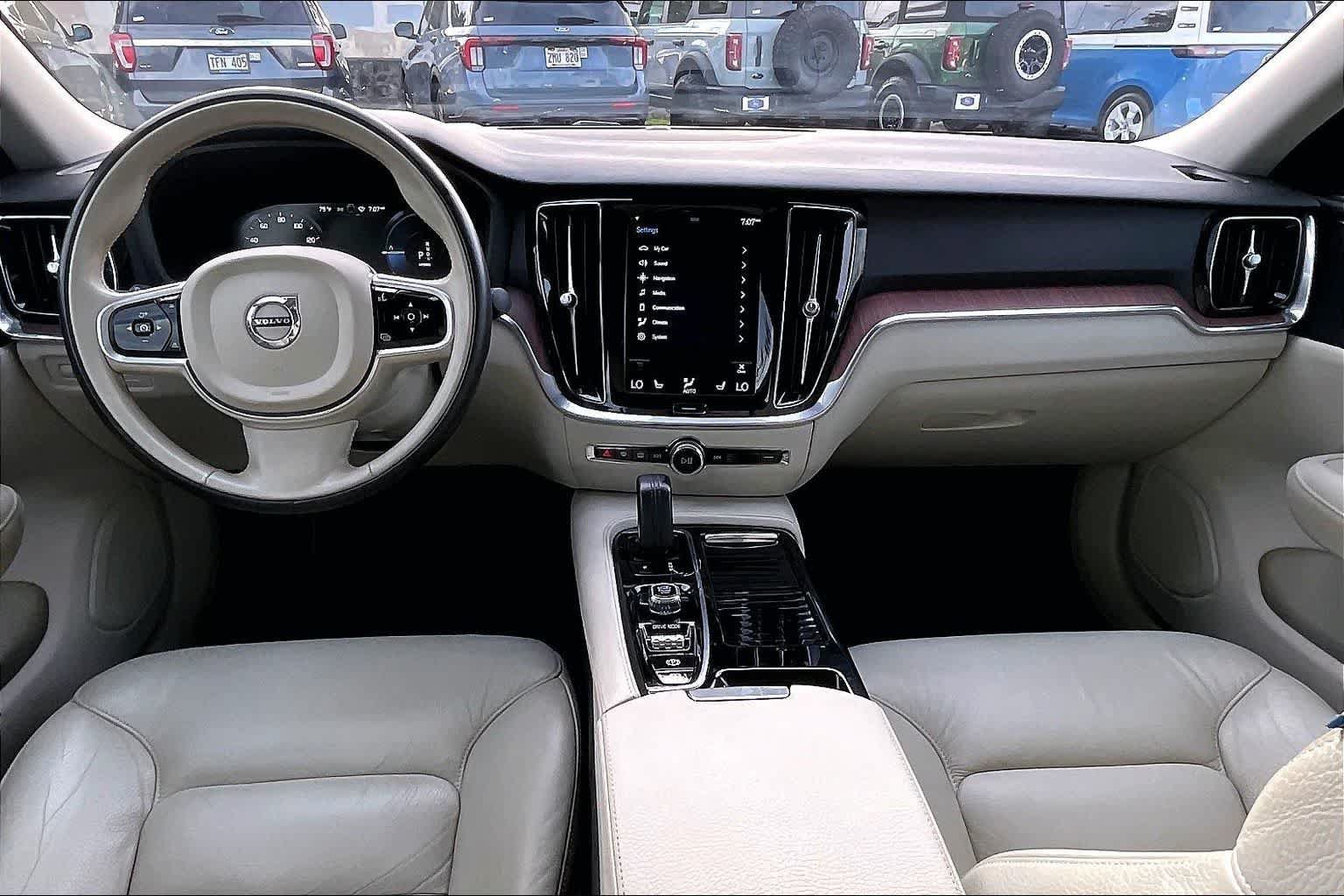 Used 2021 Volvo S60 T8 R-Design Expression w/ Advanced Package AWD/4WD image 10