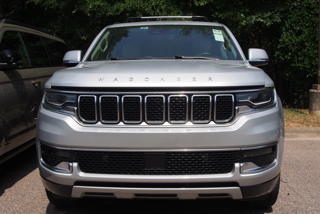 Used 2022 Jeep Wagoneer Series II w/ Premium Group I AWD/4WD image 3