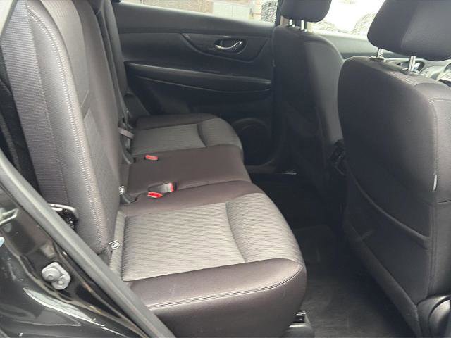 Used 2018 Nissan Rogue SV image 12