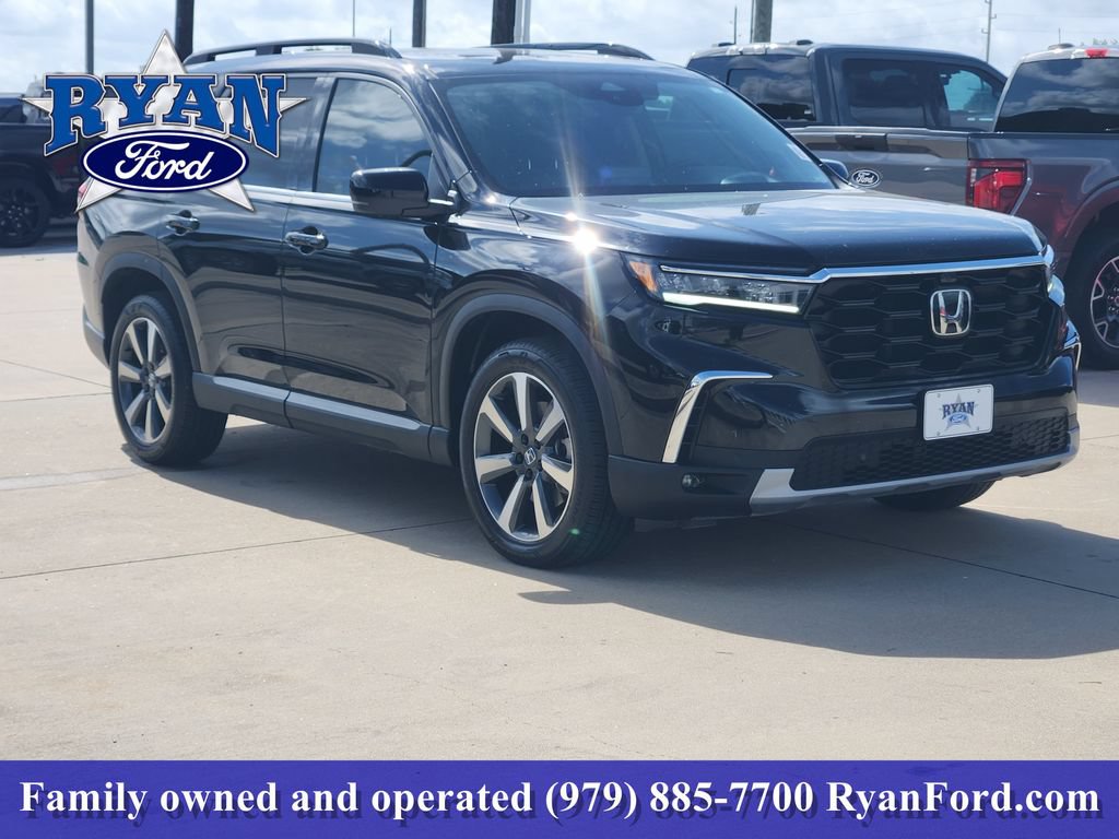 Used 2025 Honda Pilot Elite image 2
