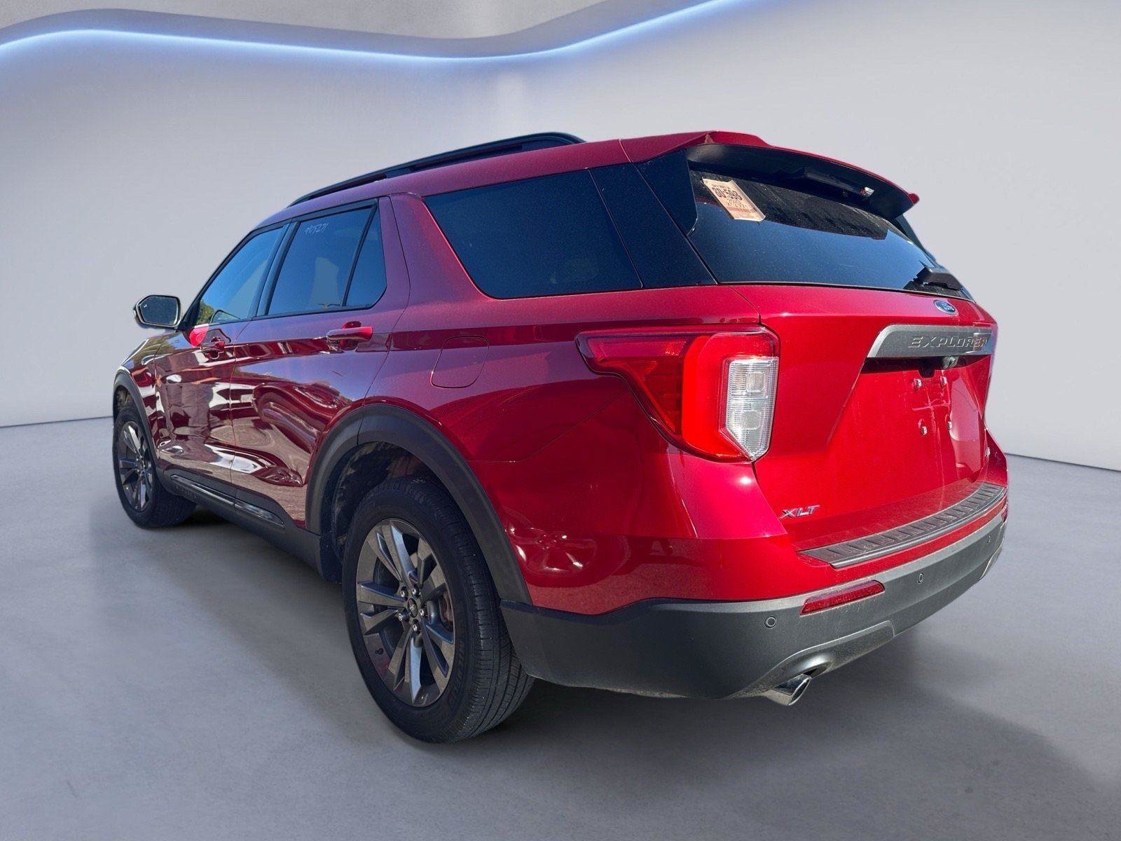Certified 2023 Ford Explorer XLT w/ Equipment Group 202A AWD/4WD image 3