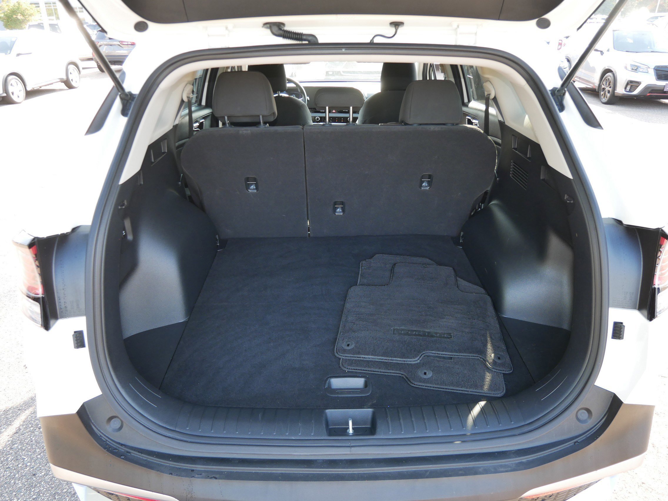 Used 2023 Kia Sportage LX image 18