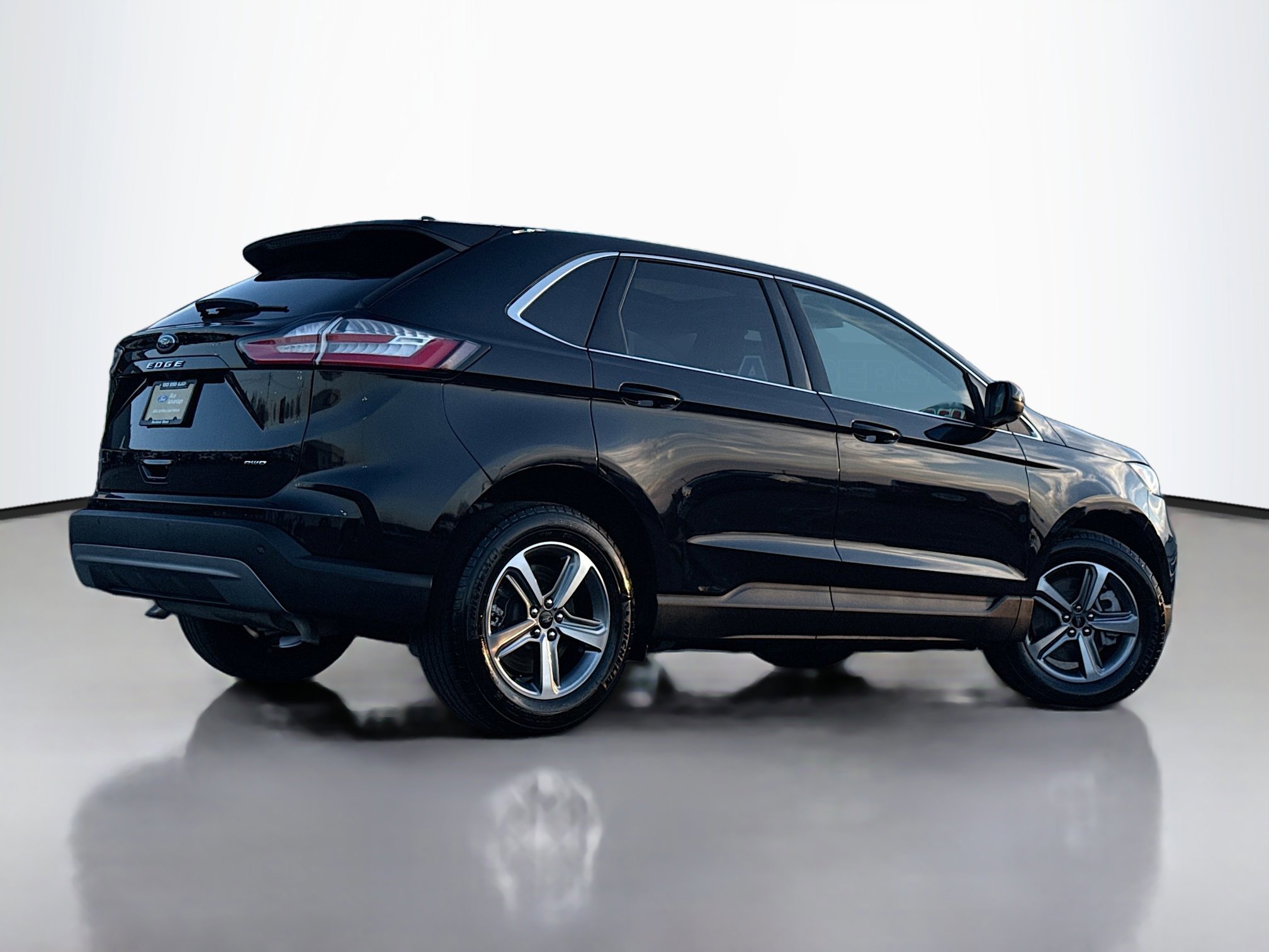 Certified 2024 Ford Edge SEL w/ Convenience Package image 3