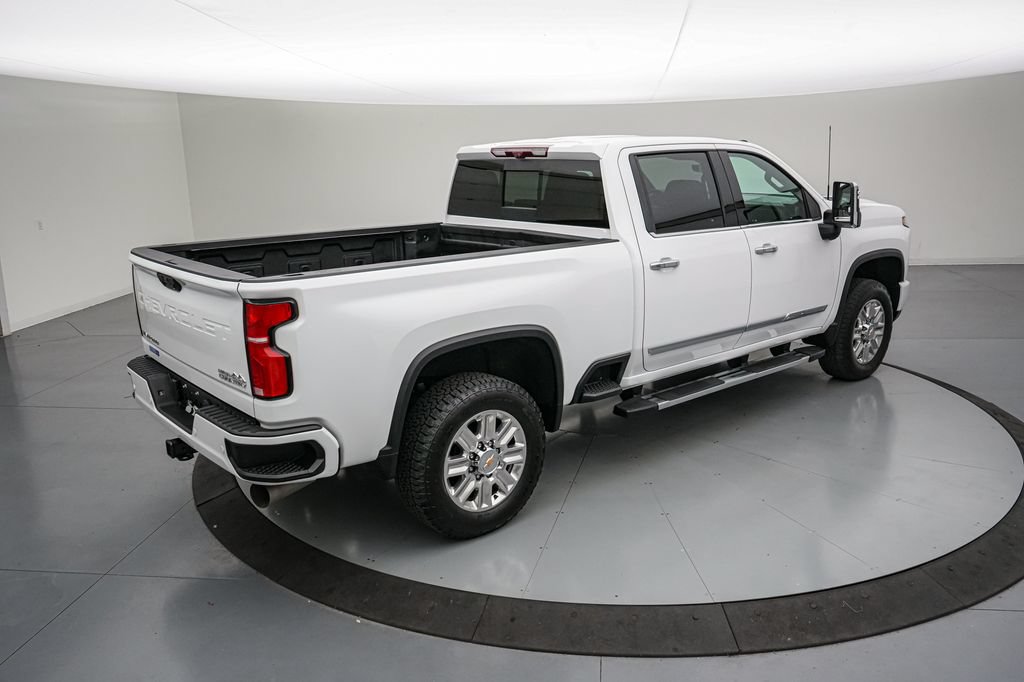 Used 2024 Chevrolet Silverado 2500 High Country w/ Technology Package AWD/4WD image 4