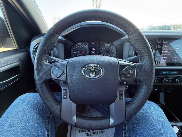 Used 2023 Toyota Tacoma TRD Off-Road w/ Technology Package AWD/4WD image 16