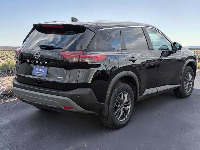 Used 2023 Nissan Rogue S AWD/4WD image 6